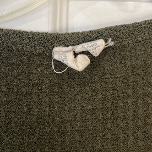 Green, long-sleeved button shirt - Picture 4 of 4